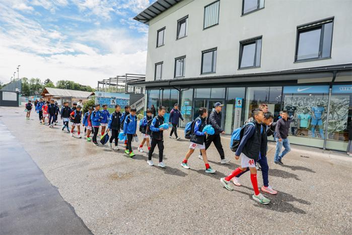 大山里的足球少年圆梦欧洲杯:比亚迪携手海选