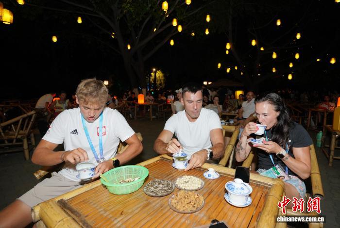 成都世运村的舌尖对话：用中国味圈粉世界胃