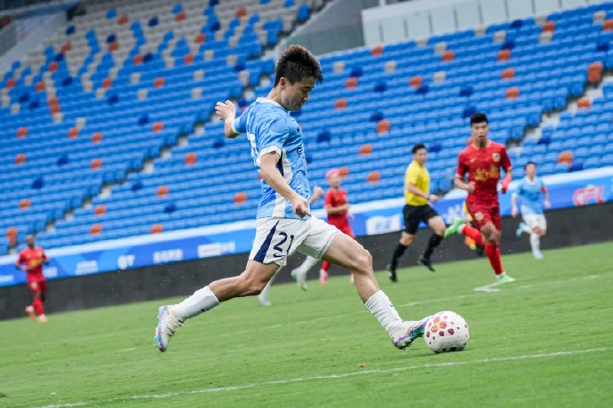 深圳新鹏城热身赛21胜定南赣联 奥乌苏补射张晓