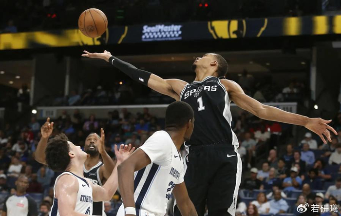 莱昂纳德双一阵无望，约基奇等五人领跑最佳阵