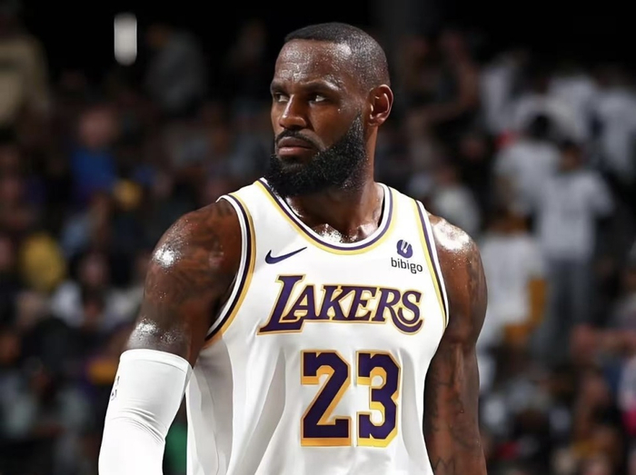 詹姆斯降薪留湖人引热议 东契奇里弗斯态度成关