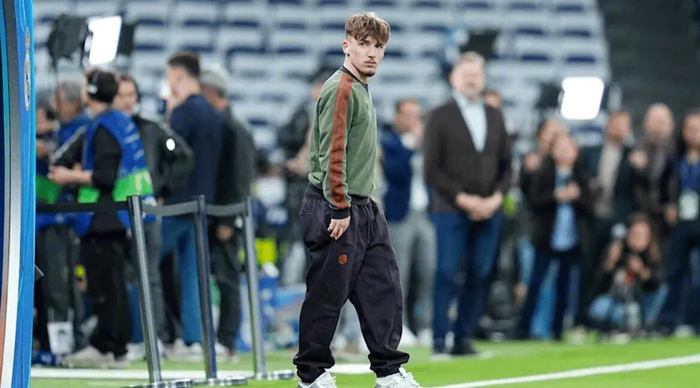 欧冠首回合拜仁客场告负 卡尔亲属到场见证未出