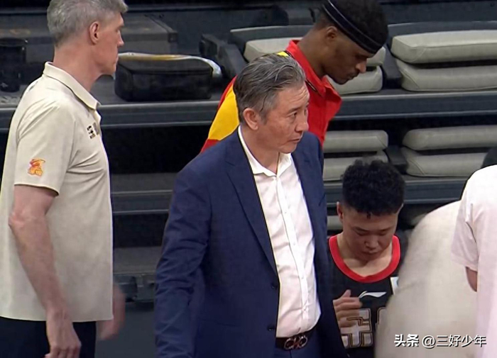 深圳15连胜创队史纪录 半场被宁波8-0压制